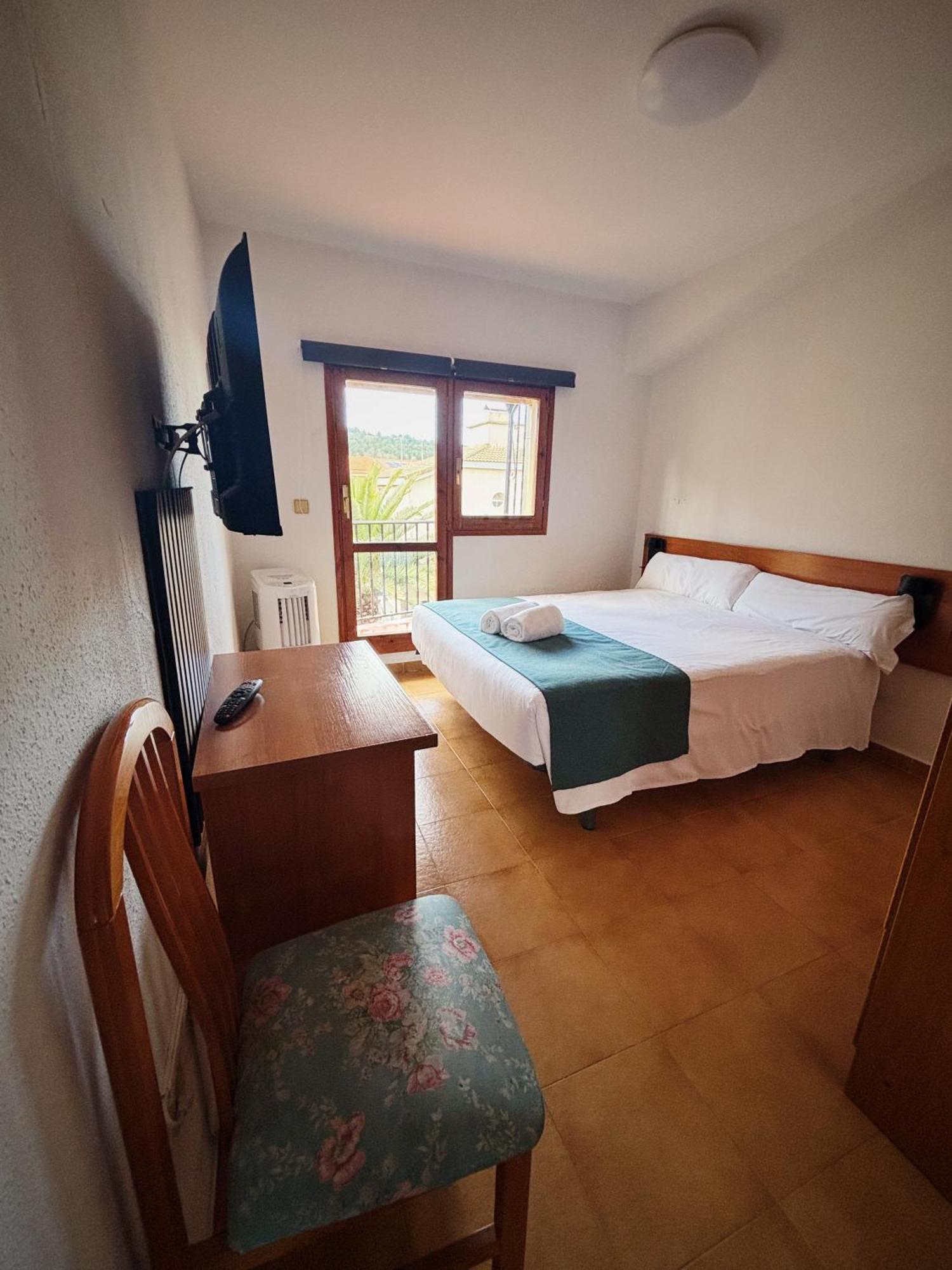 Hostal Legaz Funes Exterior photo
