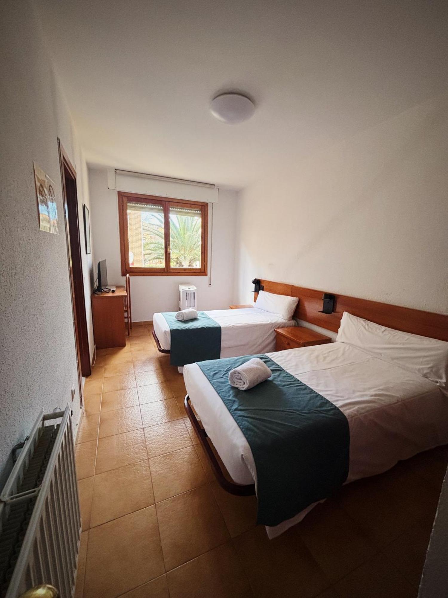Hostal Legaz Funes Exterior photo